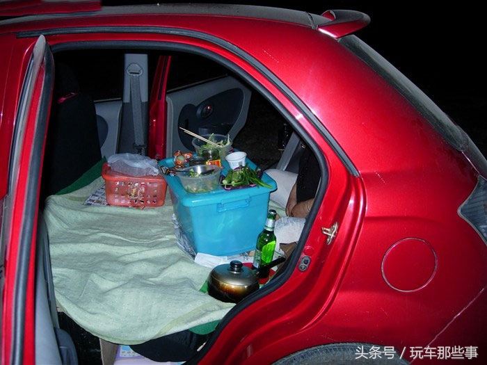 66岁老夫老妻自制房车旅游,60岁老夫妻自改房车自驾游