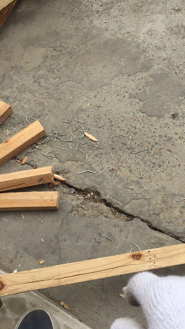 怎么给狗狗做个简易的狗窝,如何自制狗狗户外防雨大型狗窝