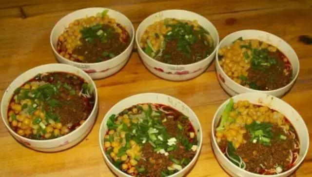 重庆城内好吃的当地餐馆,重庆城的面吃一碗少一碗