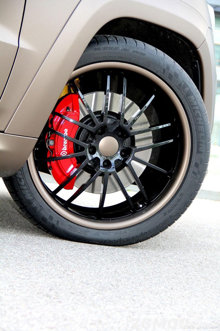 大切诺基srt改装700匹,扮猪吃老虎终结者jeep大切诺基srt8