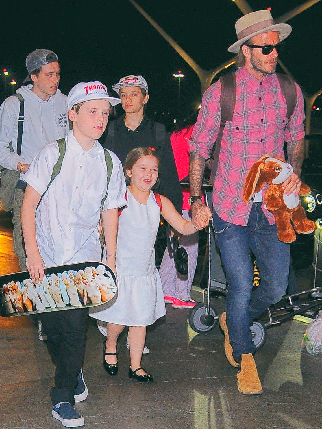 小七贝克汉姆一家同框,贝克汉姆小七出行