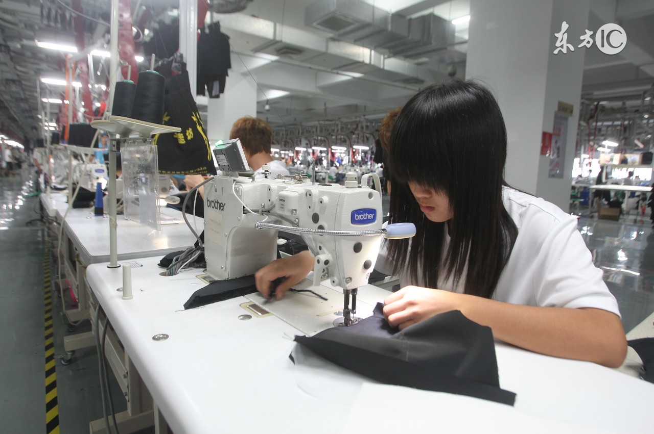 衣服品味与价格无关 (衣服的质感有多少)