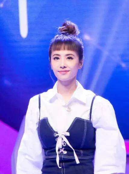 赵丽颖同款半扎马尾蝴蝶发型,45度侧面高马尾