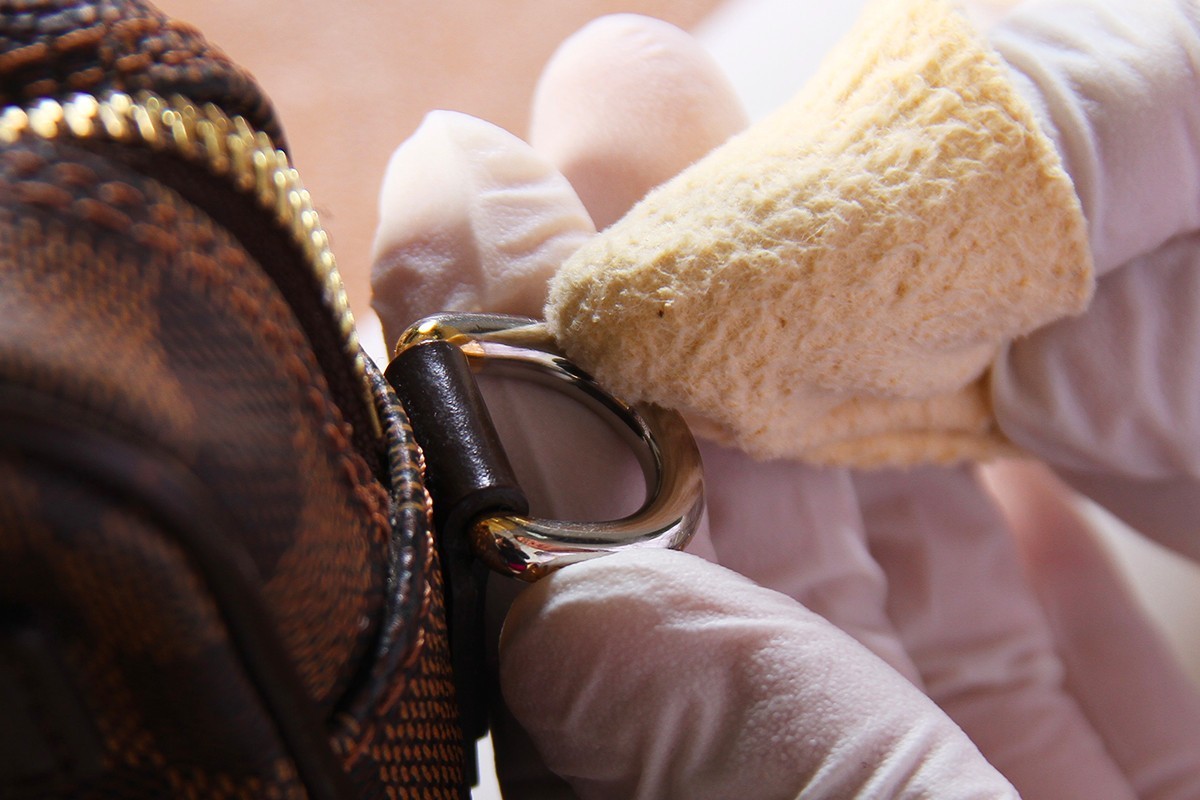 五金不掉色的包包,奢侈品包包五金划痕修复