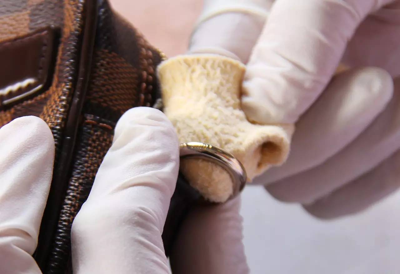 奢侈品包五金掉色怎么解决,奢侈品包包五金修复方法