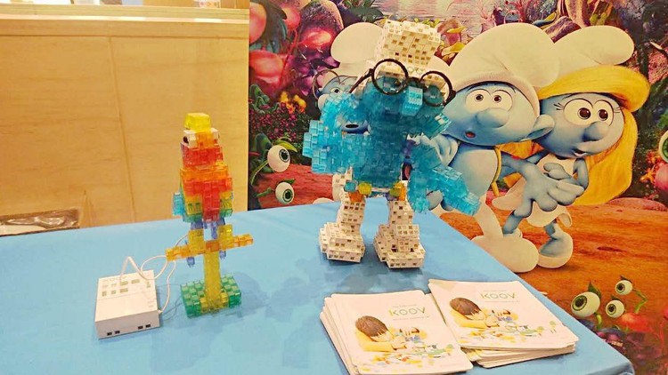 如何给孩子充值信仰?索尼带来了《蓝精灵》电影和编程机器人