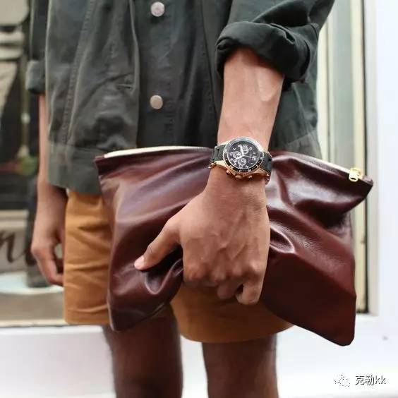 怎样拿手拿包 (手里拿包怎么有腔调)