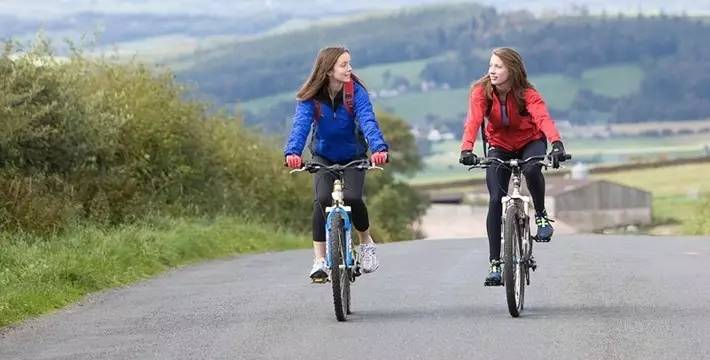 骑自行车屁股痛怎么按摩,怎么缓解骑山地车屁股疼