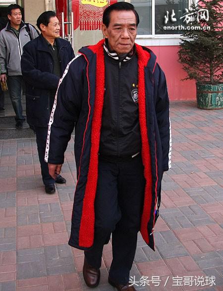 曾雪麟好友,曾执教两支非洲国家足球队,少年时却是游泳健将!