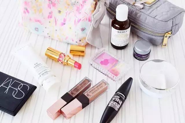 你过得好不好,翻翻你的化妆包就能知道