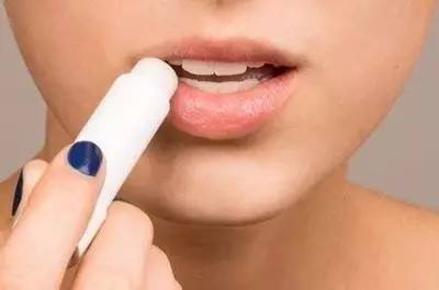 唇纹深要如何改善正常的唇纹图片,别让唇纹和唇色出卖了你的年龄