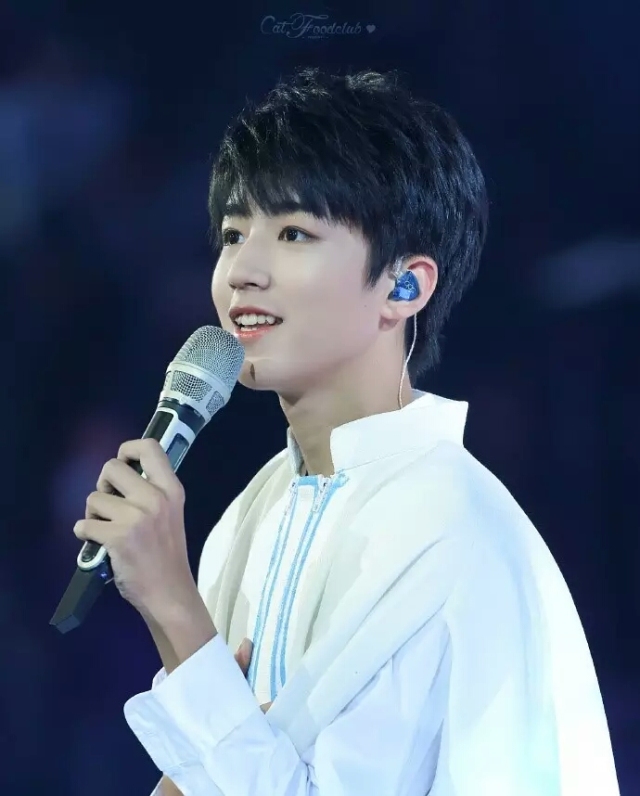 王俊凯身高有没有182,王俊凯高182cm腿长107cm