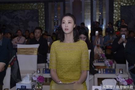 奥运冠军聚首公益惠若琪一枝独秀，陈一冰被调侃：离女排姑娘远点