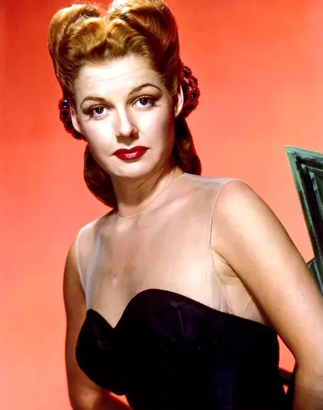 她改短了自己的名字，竟迅速大红大紫，一周收到250封求爱信