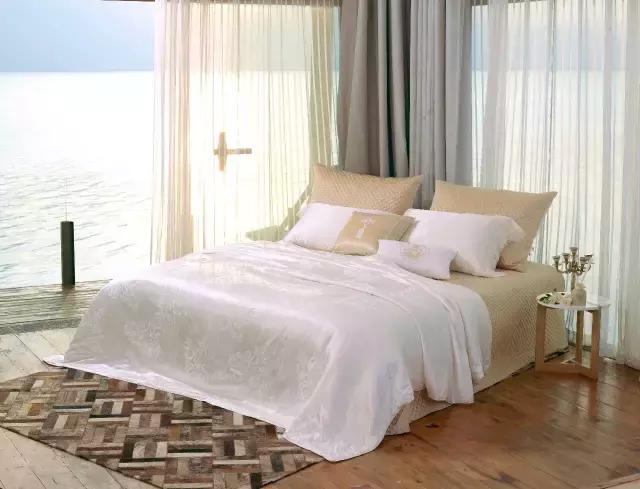 刚买蚕丝被有味道正常吗,新买的蚕丝被有气味