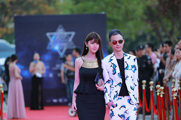 第四届2017重庆女神PARTY近千女神集体潮趴