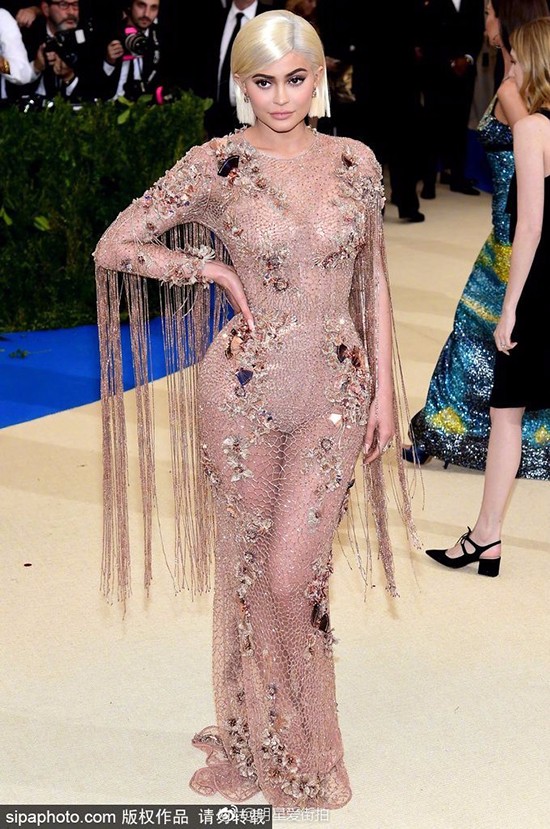 大幂幂大表姐美得稳妥可我更喜欢“玩很大”的日日和水果姐！