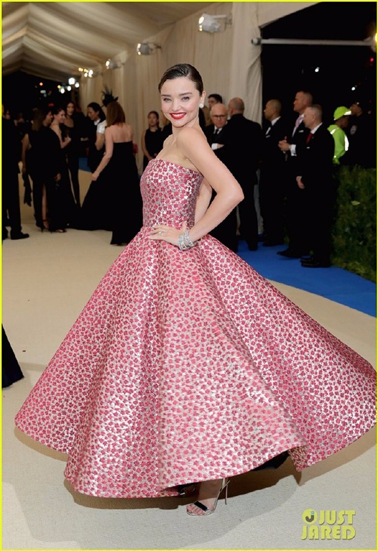 大幂幂大表姐美得稳妥可我更喜欢“玩很大”的日日和水果姐！