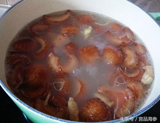 有人说海参太贵吃不起,教你如何快速制作咬得动的活海参