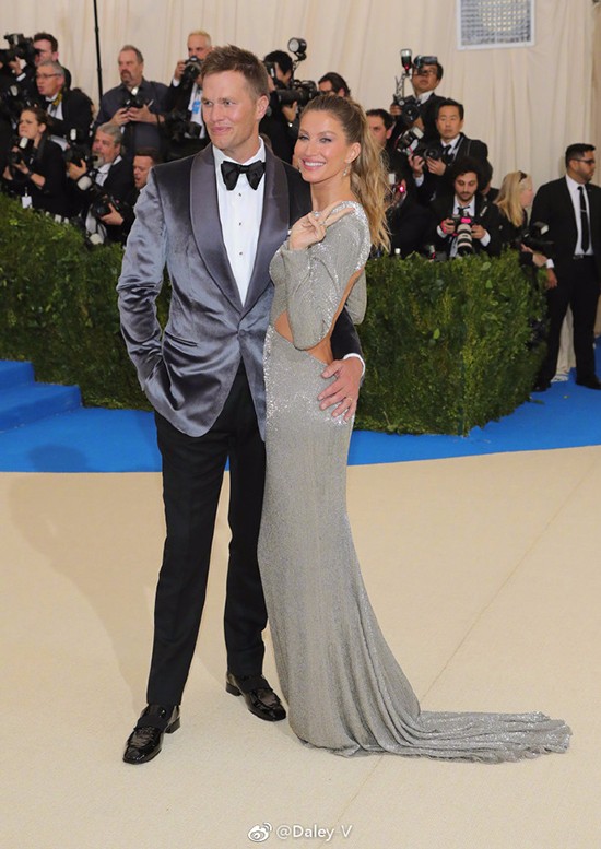 大幂幂大表姐美得稳妥可我更喜欢“玩很大”的日日和水果姐！