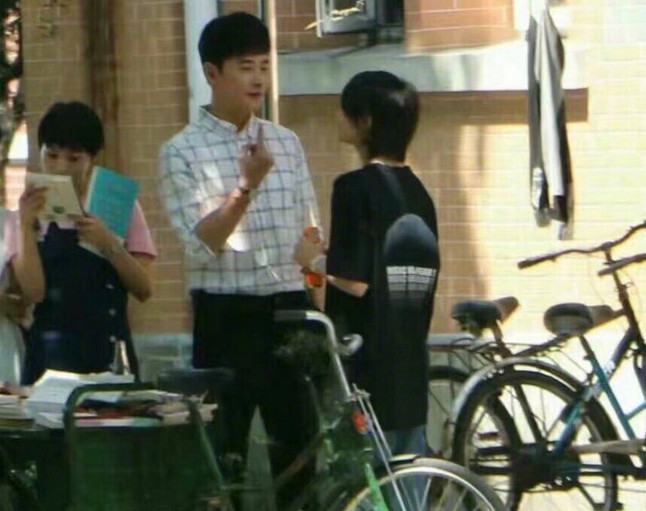 郑爽患病不敢去医院自己在家针灸,一句话透露她内心恐惧与不安!