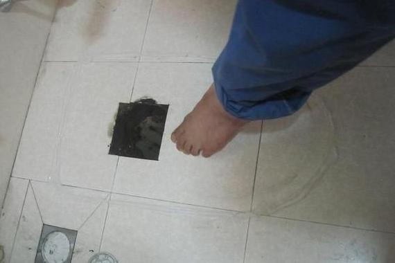 卫生间马桶拆了臭怎么解决,卫生间忽然返臭味