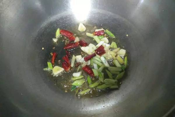 吃素就吃蛋白质丰富得豆腐，好吃到连盘子都能吃掉