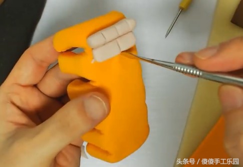 创意diy粘土制作,还记得宫崎骏动画里的(龙猫)猫巴士吗