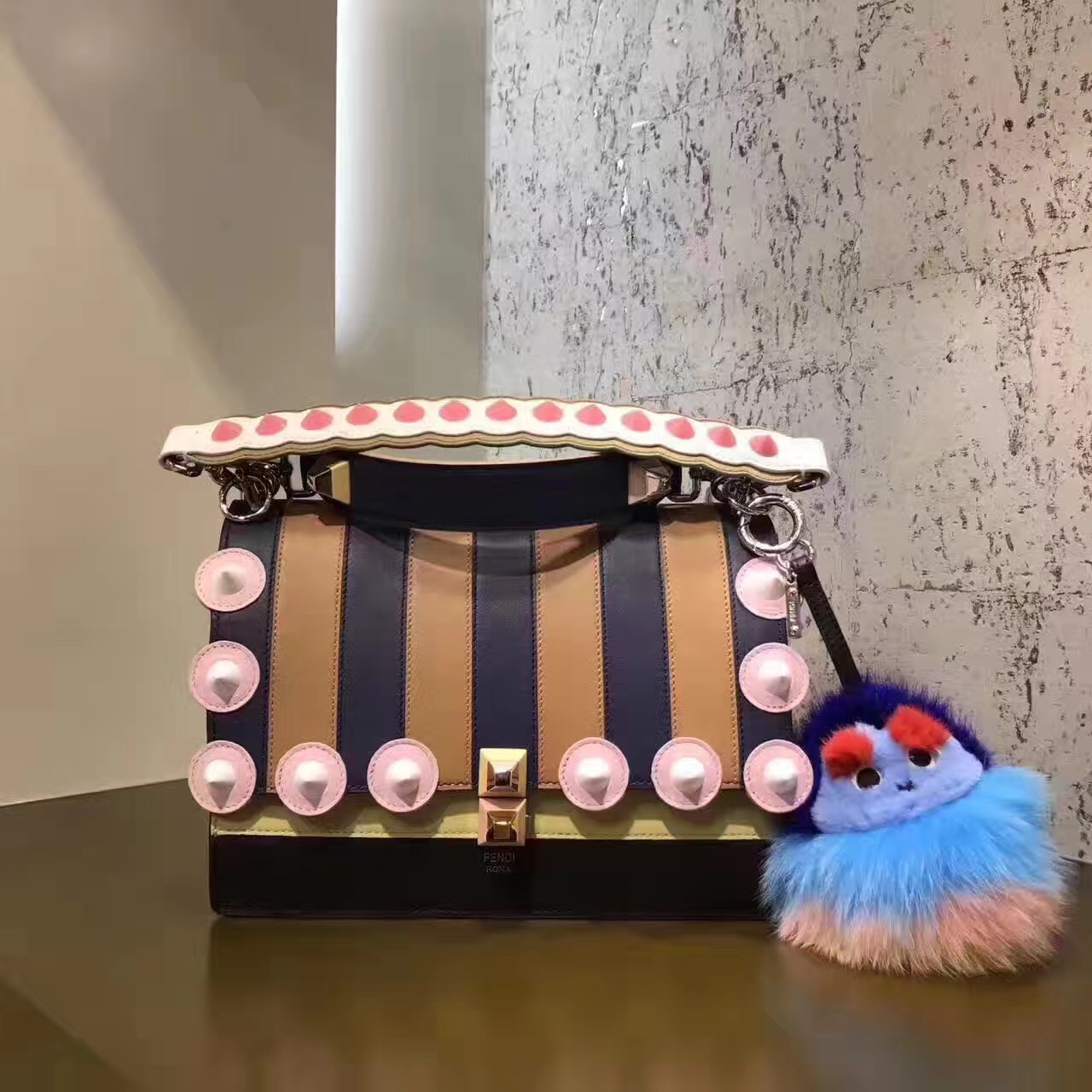 fendi包包最新款,fendi包的经典款