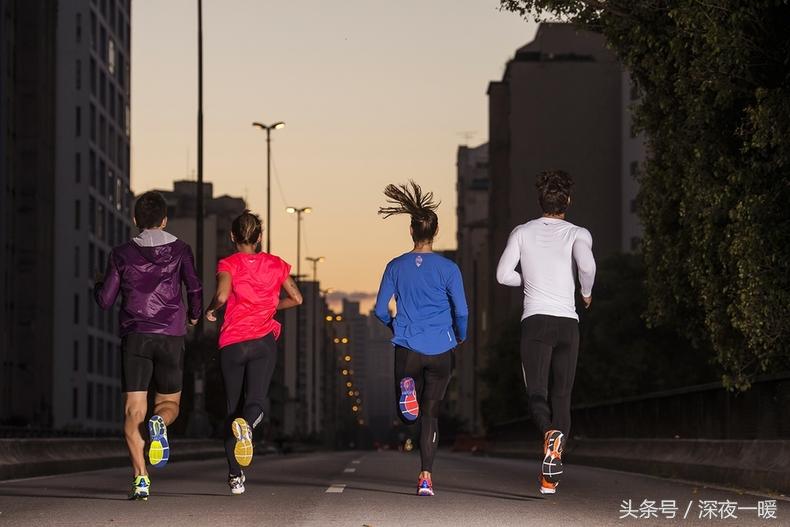 初跑者跑鞋怎么根据脚型选,如何选好一个合适的跑步鞋