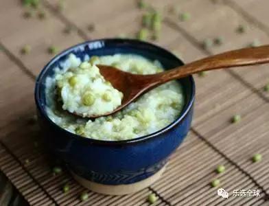 吃小米有什么好处和功效,吃小米的好处和功效与作用