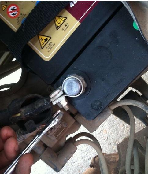 发动机被锁怎么解锁,汽车发动机锁死怎么强行解开