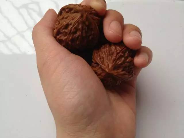 去心火最快穴位劳宫穴图,劳宫泻心火的特效药