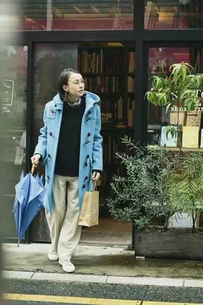 人见人爱！这个BOY风少女有点cool！