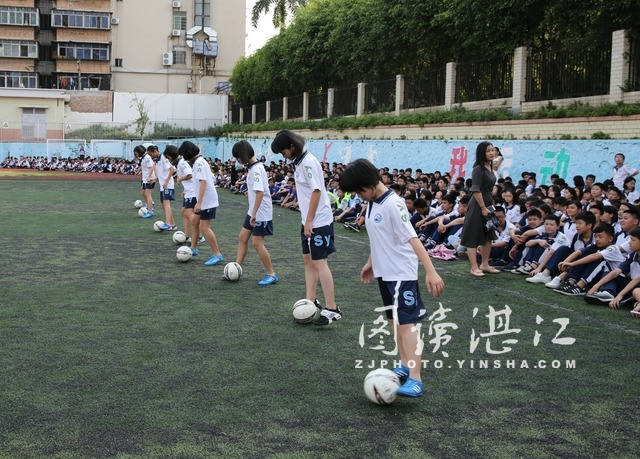 校园足球特色学校足球联赛,校园足球联赛展风采