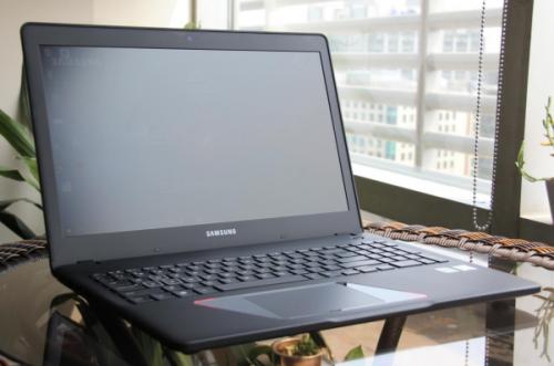 三星玄龙骑士和华硕小金刚怎么选,三星显示器玄龙骑士4k144hz