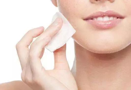 怎样卸妆才干净？卸妆不对，分分钟毁容！