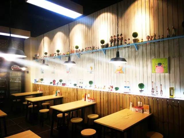 中国最傲娇的面馆来太原了！想吃？得排队！五折福利