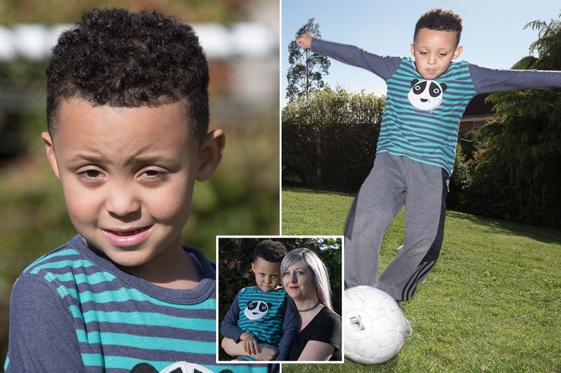 小男孩感染病毒最后踢足球,身患癌症小朋友踢足球治愈场面