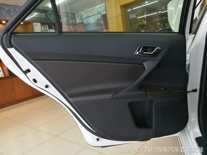 丰田锐志改装摩雷音响,深圳丰田雷凌改装音响低音炮