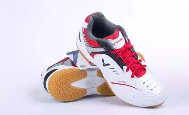 羽毛球全套技术,入门羽毛球必备装备