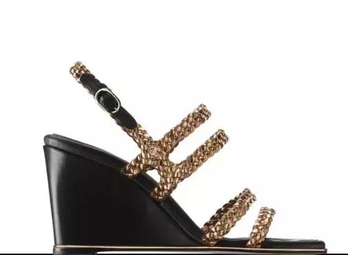 夏天选这几款凉鞋好穿还好潮 (怎么样的凉鞋耐穿又好看)