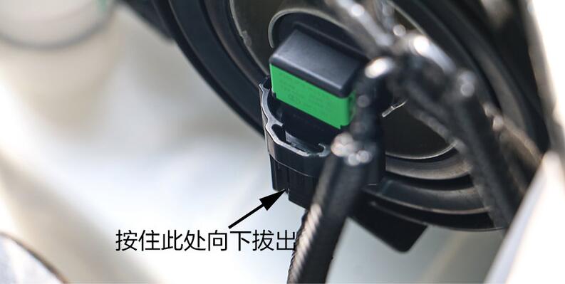 汽车换近光灯泡的步骤视频,别克凯越汽车换灯泡的步骤视频