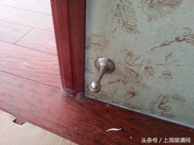 墙纸大面积脱胶翘边怎么修复,原来墙纸