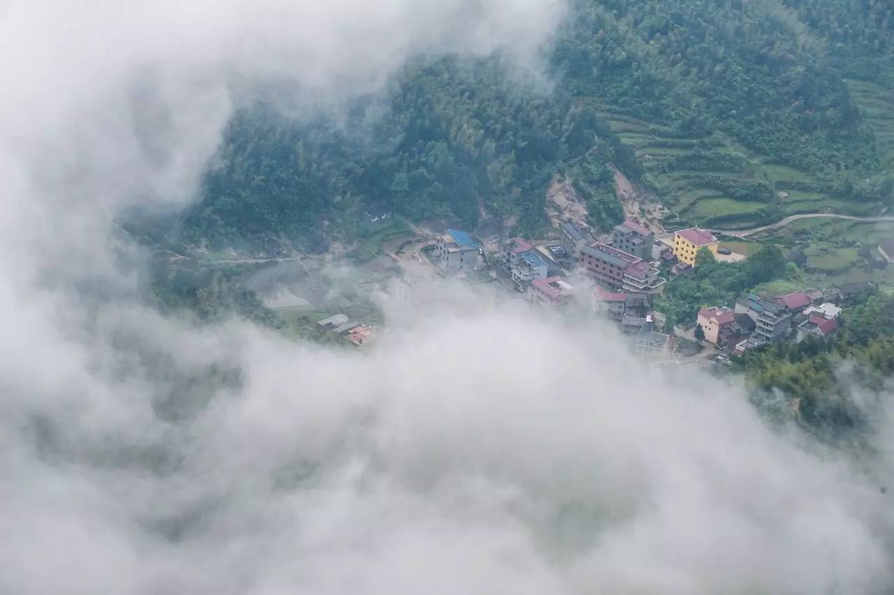 北石：江西上饶灵山告诉我，原来石头也可以一柱擎天！