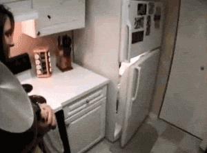 如果你的女朋友太漂亮怎么办,女朋友特别粘人晚上睡觉还要抱着