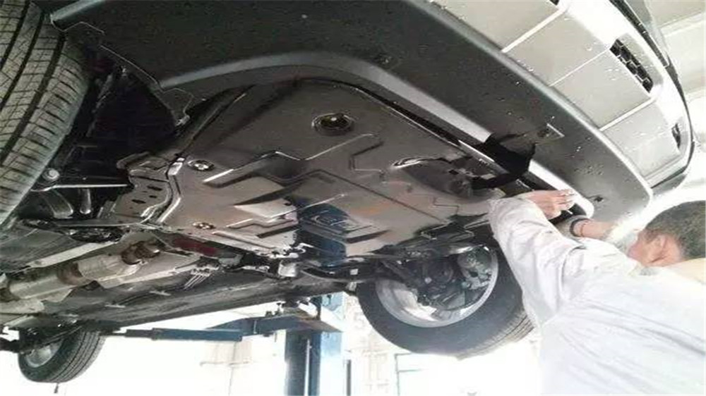 发动机护板和底盘护板一样吗,加装发动机护板有必要吗