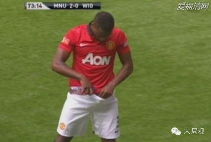 恐怕最近梅方走上球场都会有种蛋蛋的忧伤,踢球伤到蛋,咋整?