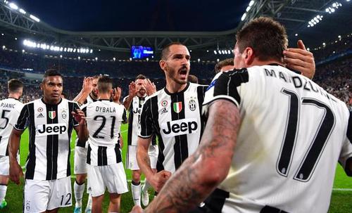 韩国总统文在寅青瓦台办公,文在寅韩国共同民主党党首