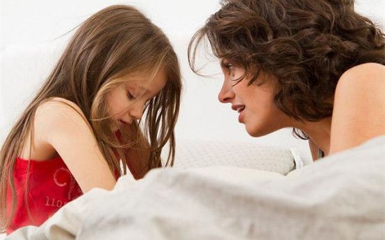 宝宝总是流泪有眼屎是怎么回事,宝宝眼睛老是流眼泪这是怎么回事